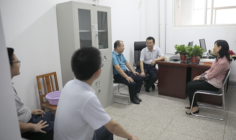 校党委副书记樊建武调研指导学院工作